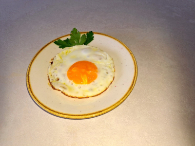 bnb Het Polderhof - Frühstück mit frischem Obst, Müsli, hausgemachter Marmelade, frischen Eiern vom Bauernhof, hausgemachtem Brot, Croissant und Gebäck